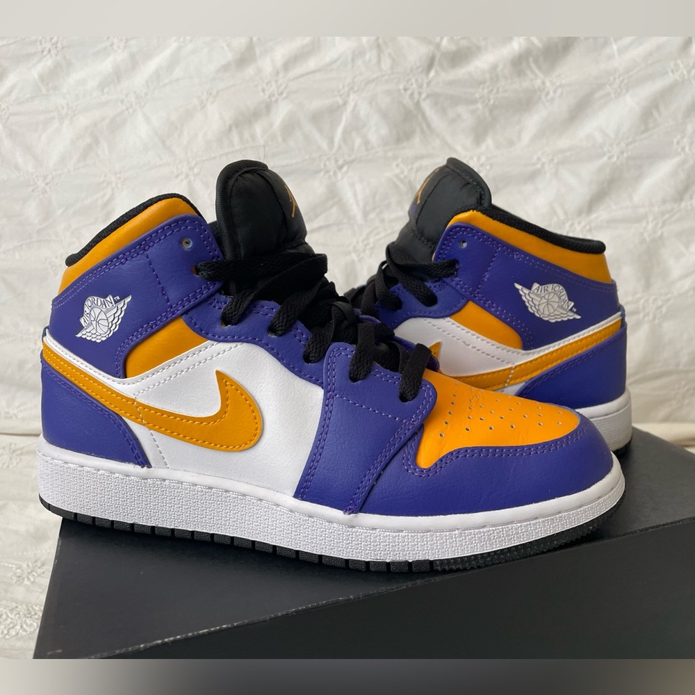Air Jordan 1 MID (GS) Lakers Colorway